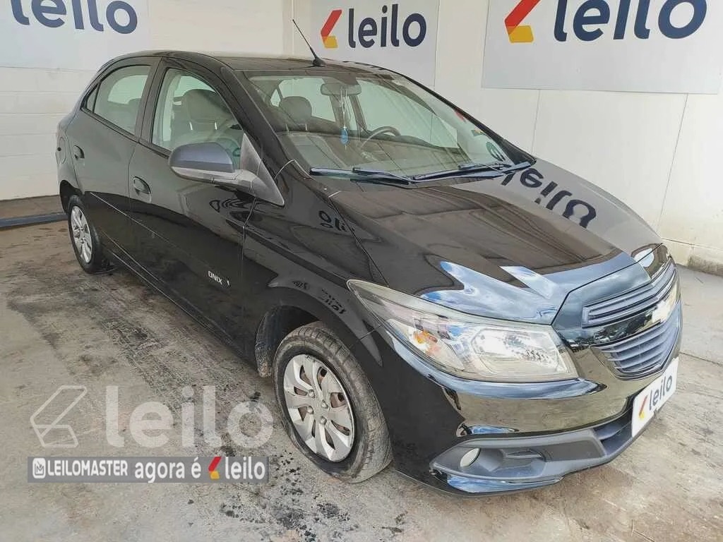 ​CHEVROLET ONIX MT SELECAO (4P) ANO 2015