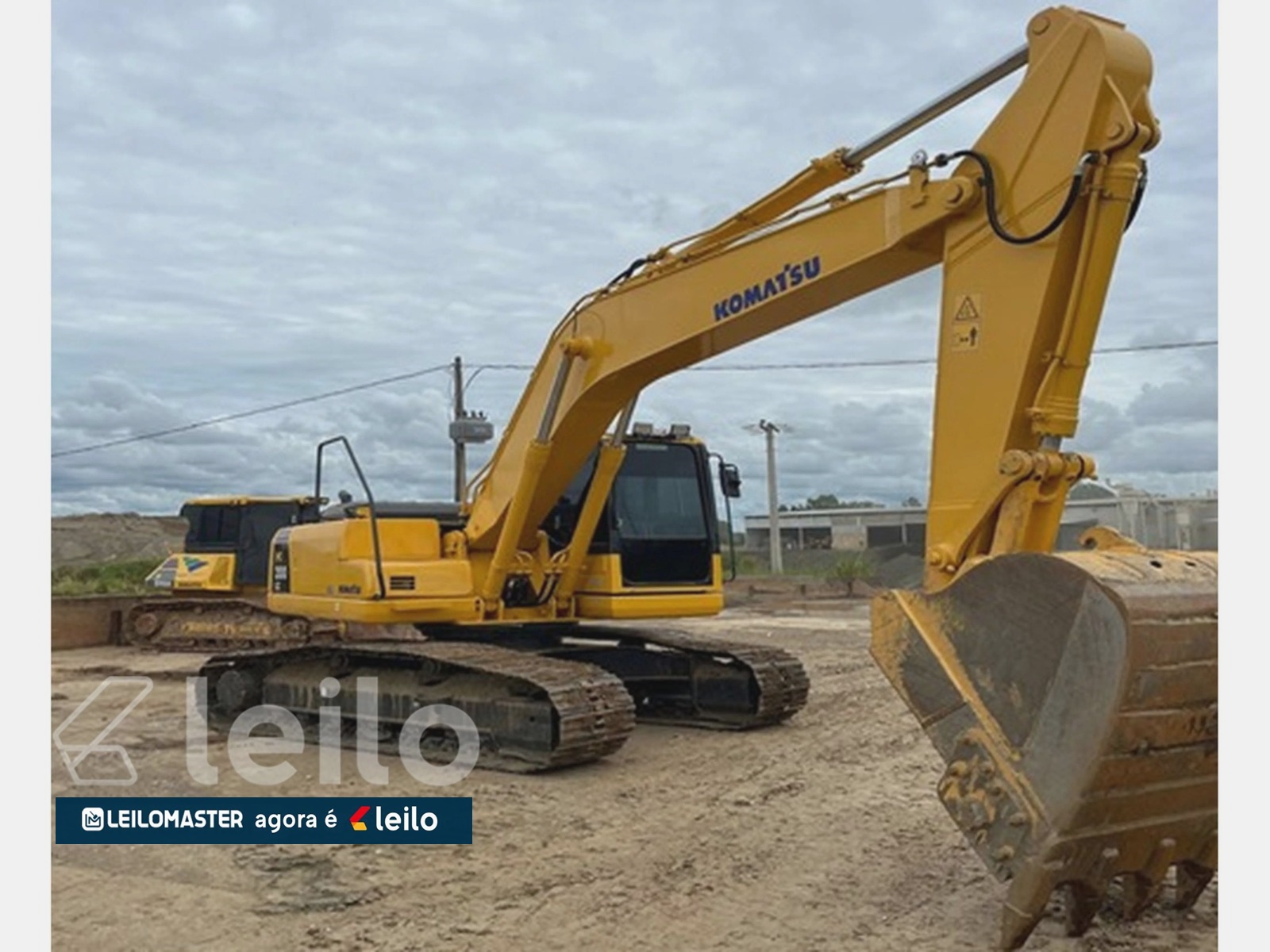 ​ESCAVADEIRA HIDRAULICA - KOMATSU PC200-8B ANO 2011