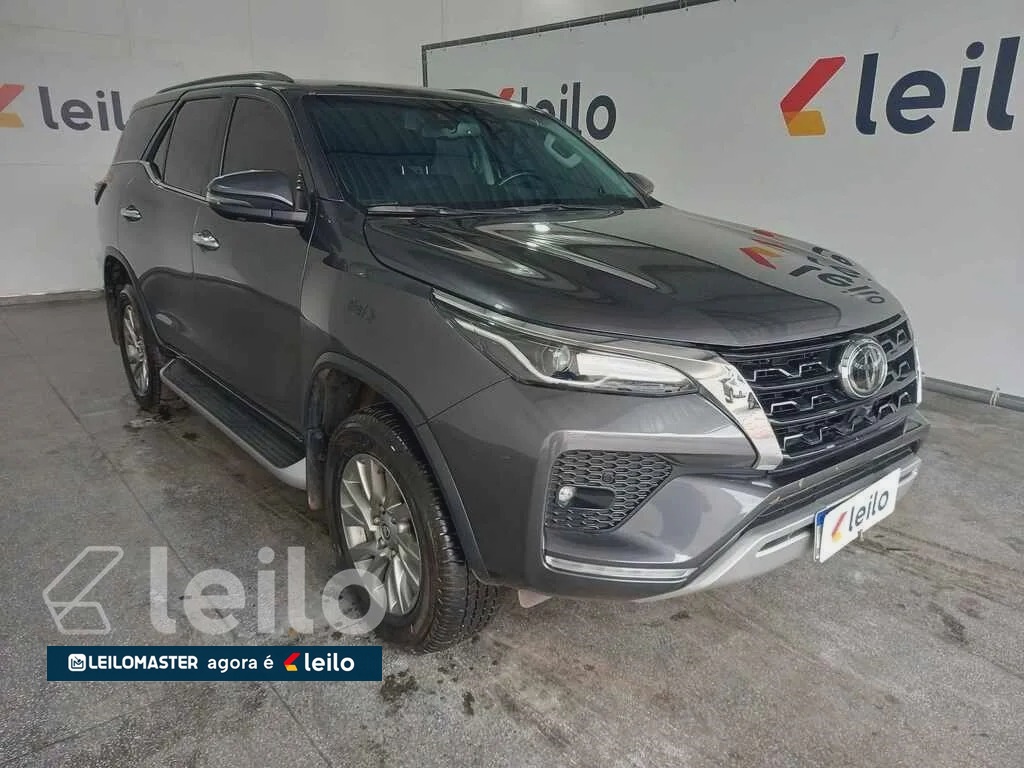 ​TOYOTA HILUX SW SRX A 4FD 4X4 ANO 2024